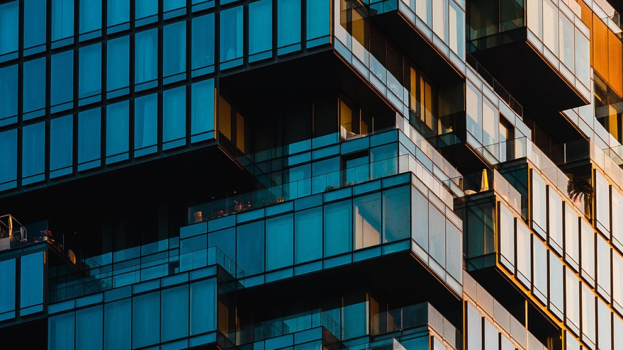 Jak obniżyć koszty energii w systemie sprężonego powietrza? 7 sprawdzonych sposobów