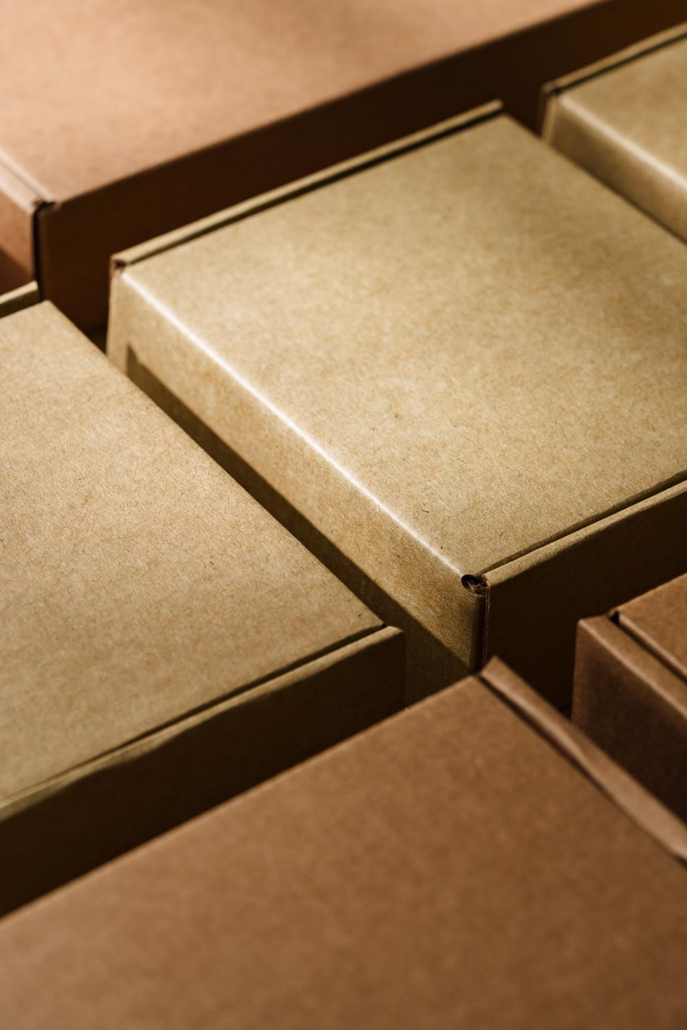 Dlaczego opakowania fasonowe stały się standardem w nowoczesnej logistyce i handlu?